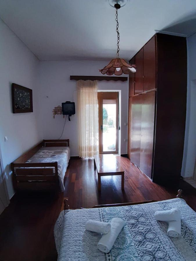 Traditional House Alepis In Areopolis Exterior photo