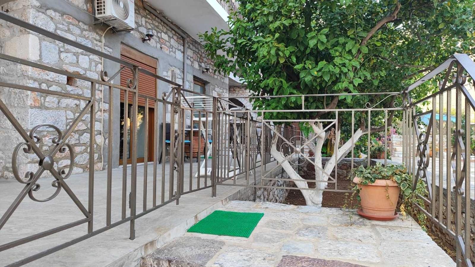 Traditional House Alepis In Areopolis Exterior photo